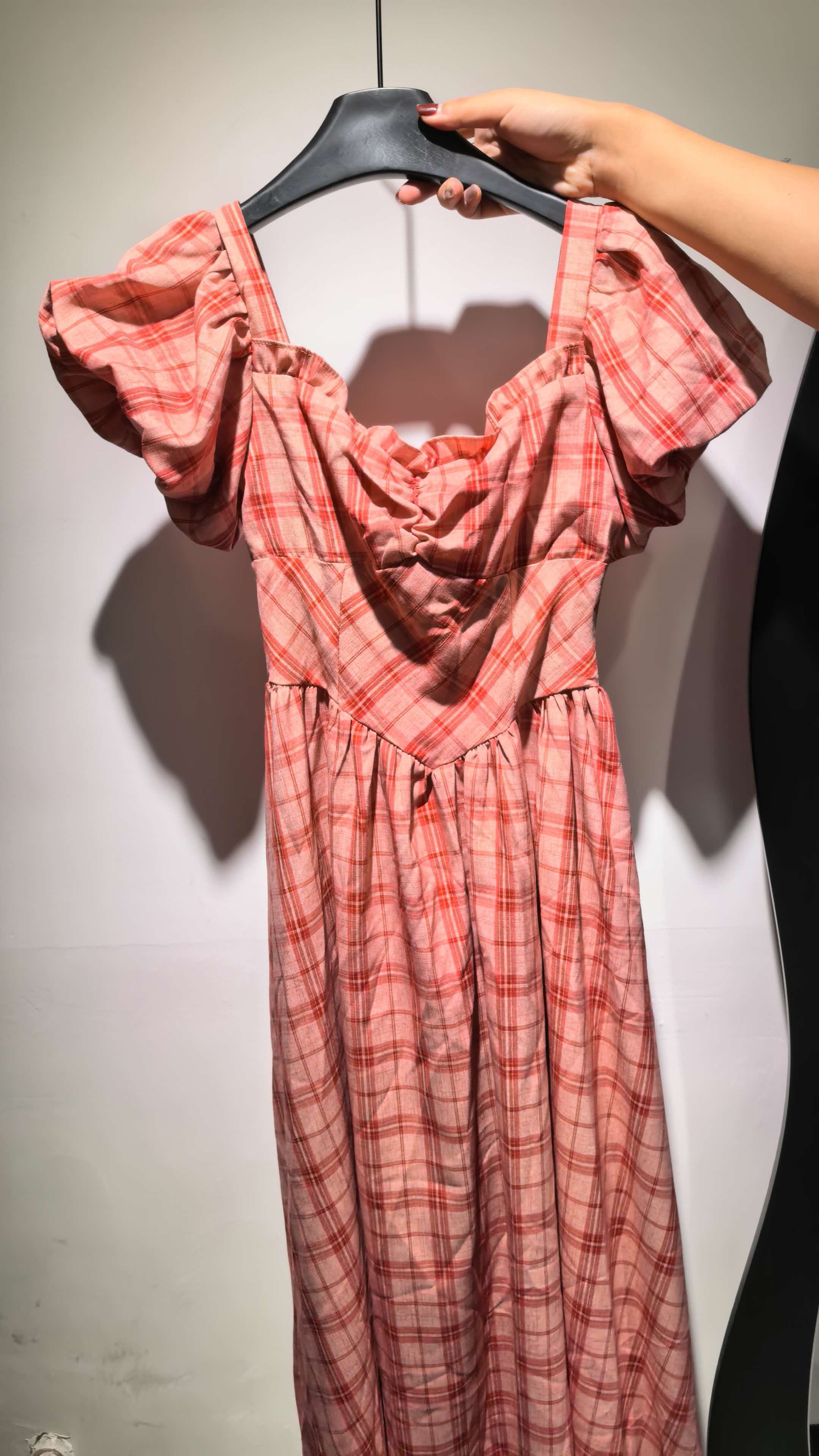 Large-size pink plaid skirt